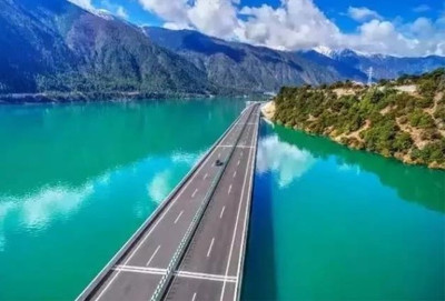 中國顏值最高的'高速公路'，風(fēng)景勝過瑞士，網(wǎng)友 自駕嗨翻天！